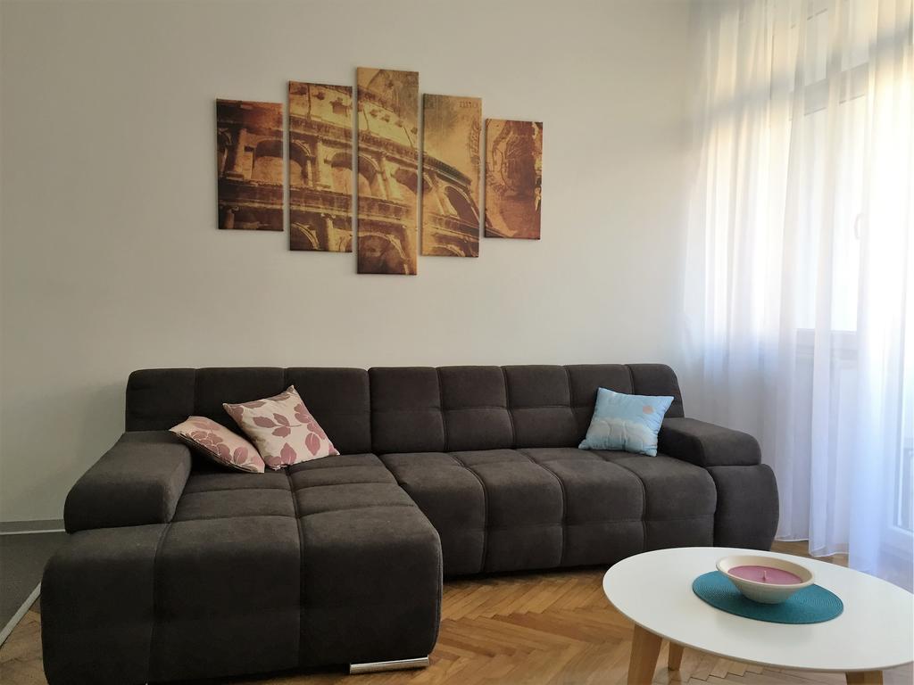 Arenacentar Apartments Pula Luaran gambar